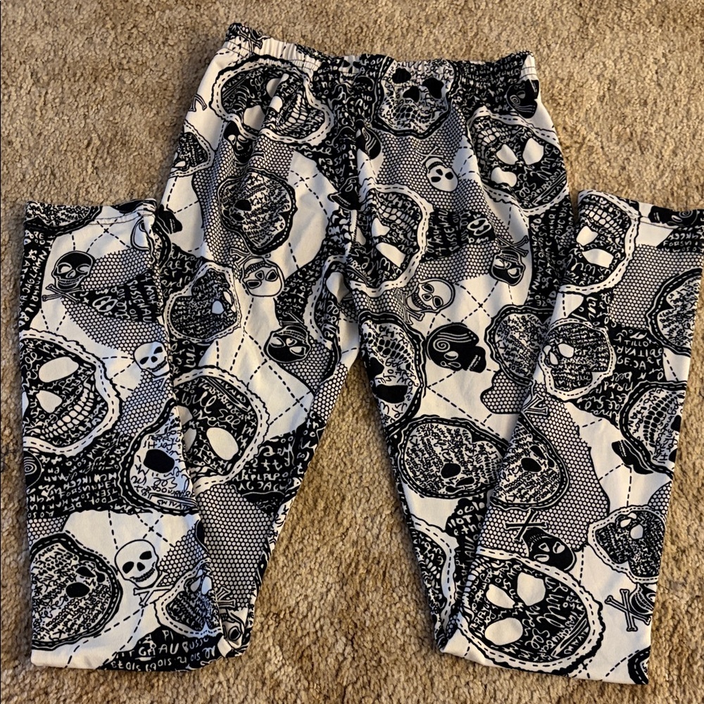 Black and White Skull Patterned Pants